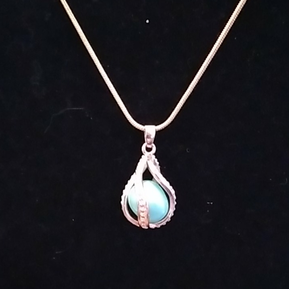 Akoya Pearl in a caged pendant necklace RG - Picture 3 of 6